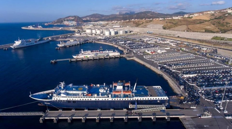 زودها بالوقود.. ميناء طنجة المغربي يستقبل سفينة عسكرية إسرائيلية متهجة إلى حيفا